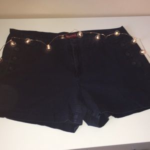 Jegging dark blue button short